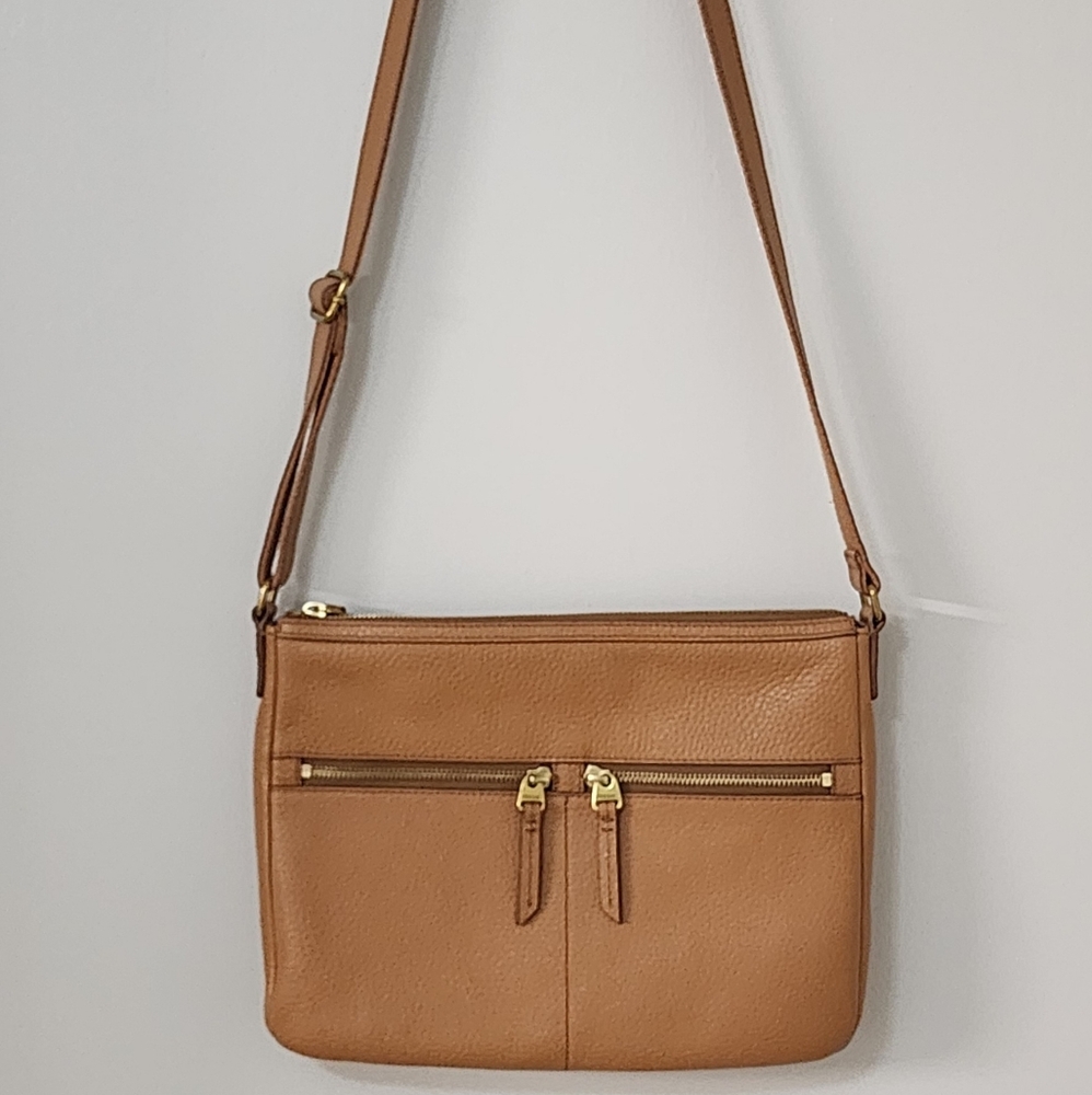 Fossil New Pebble Camel Leather  Adjustable Strap Travel Crossbody Bag 